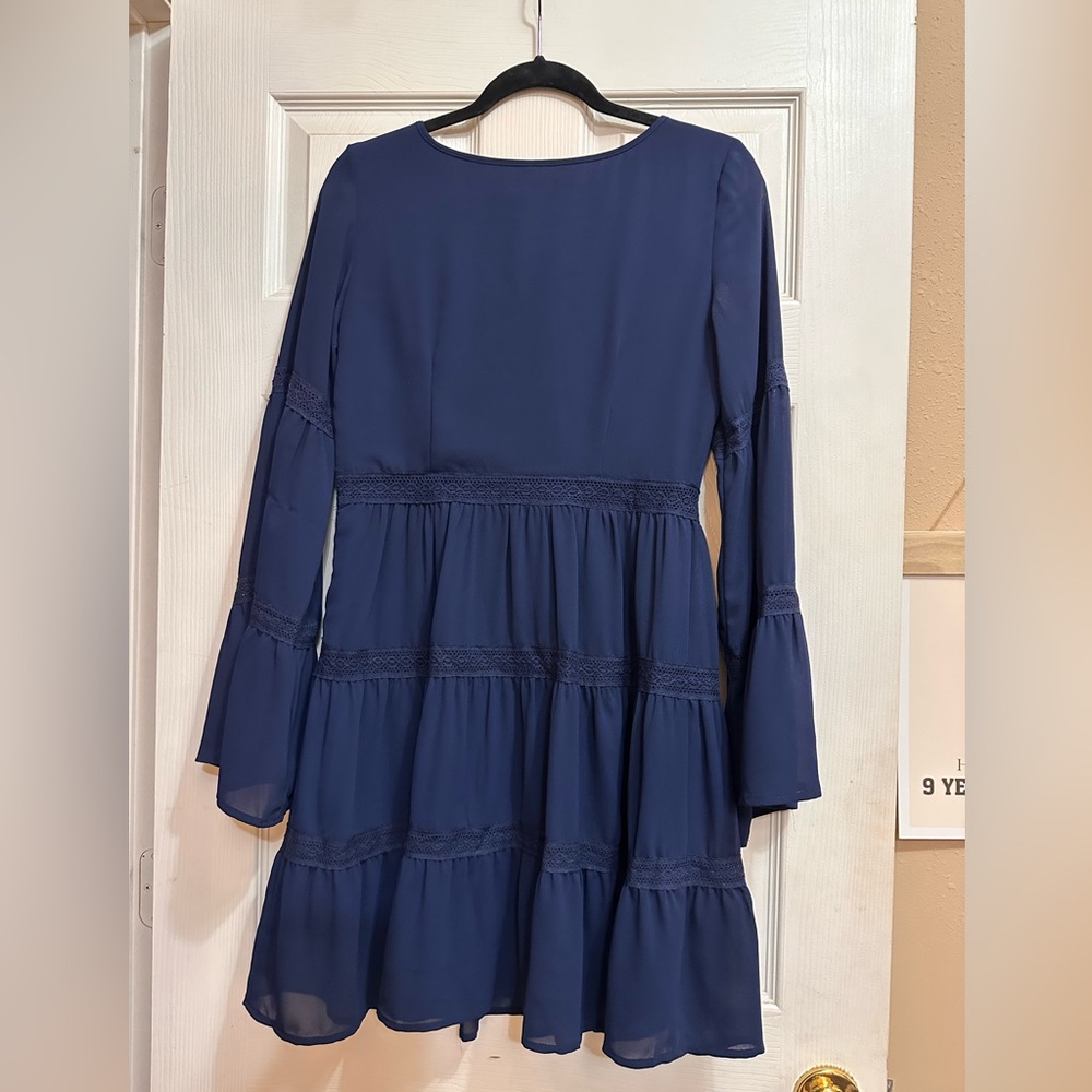 Soieblu Medium Beautiful Midi Dress with Flowy Sleeves